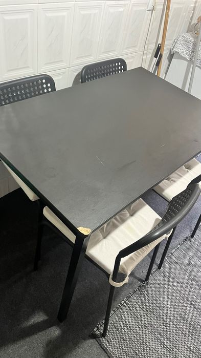 Mesa com 4 cadeiras