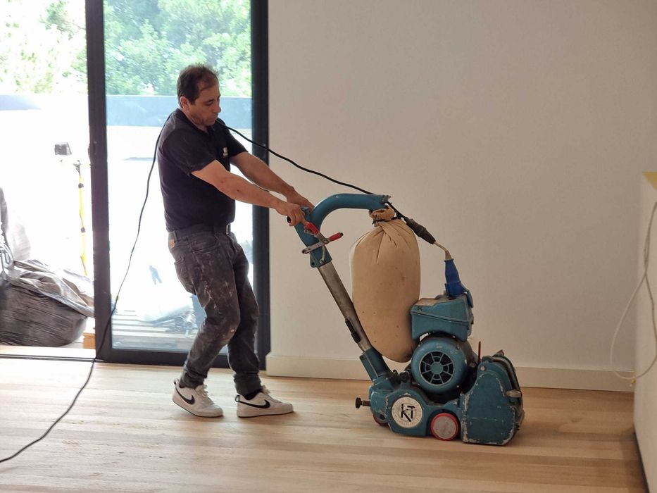 Renovamos o Seu Chão, Valorizamos o Seu Espaço!