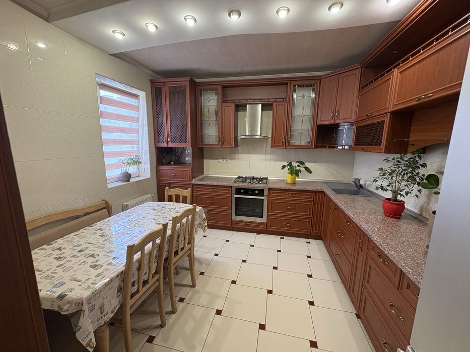 Продаж 3-х кім квартири 8/10 проспект Миру