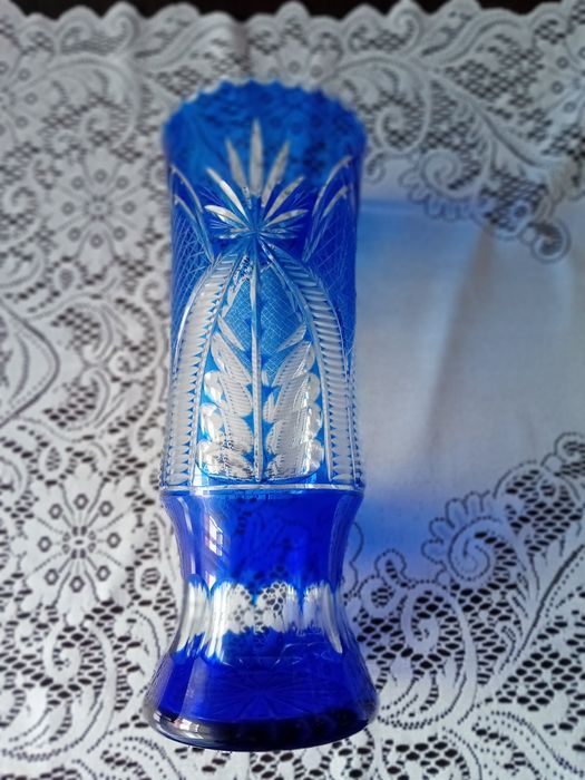 Duży wazony kryształowy w kolorze kobaltowym
