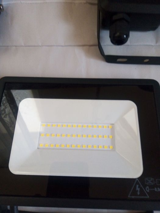 Halogen naświetacz LED