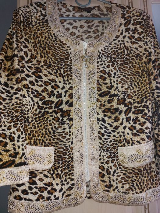 Чудовий нарядний жіночий костюм, розмір 50