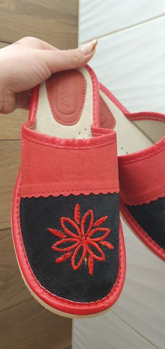 Kapcie laczki pantofle 41 kryte skóra naturalna skórzane 39 38,37,36