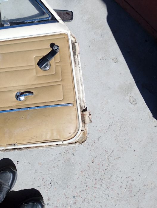 Двери ВАЗ 2101 б/у , осталась задняя правая