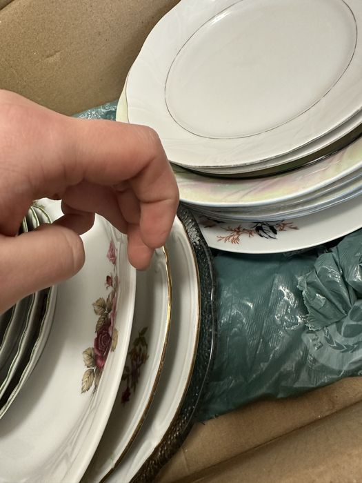 Zestaw talerzy + dzbanek + pojemnik na żywność