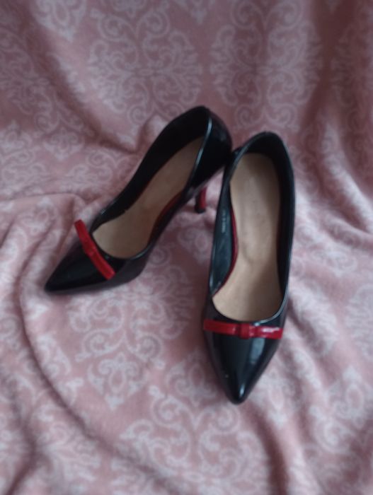 Szpilki czarne lakierowane