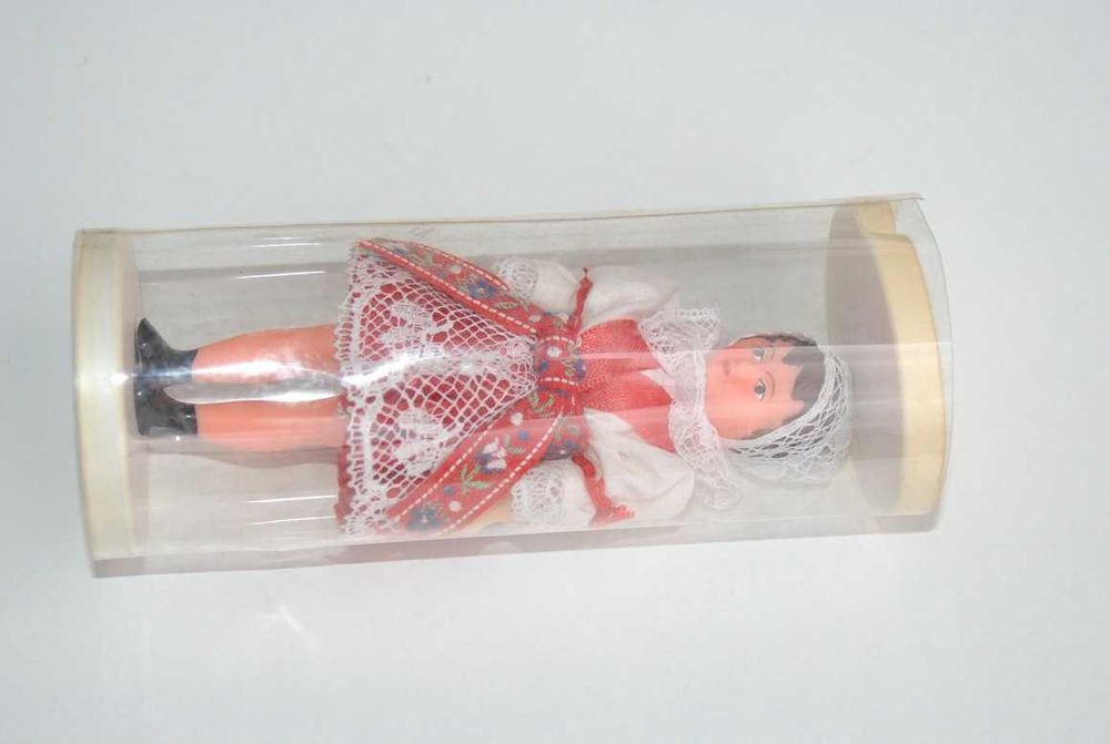 Stara figurka lalka ludowa w pudełku antyk zabytek