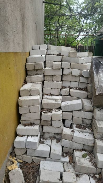 Продам кірпіч,силікатний 12 грн