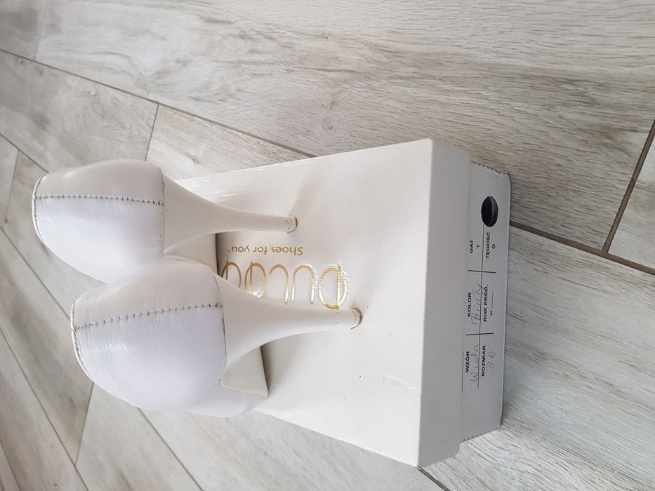 Szpilki na platformie