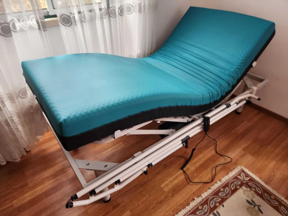Cama hospitalar, articulada electricamente