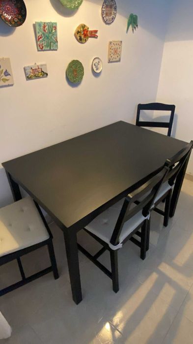 Conj. Mesa preta com 4 cadeiras