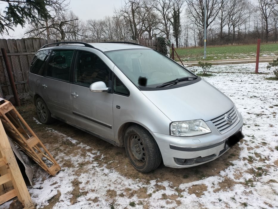 VW Sharan z hakiem
