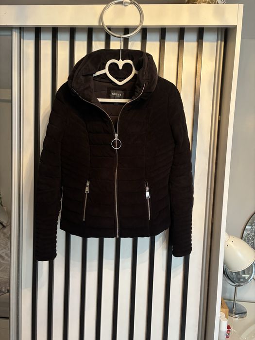 Czarna pikowana kurtka guess