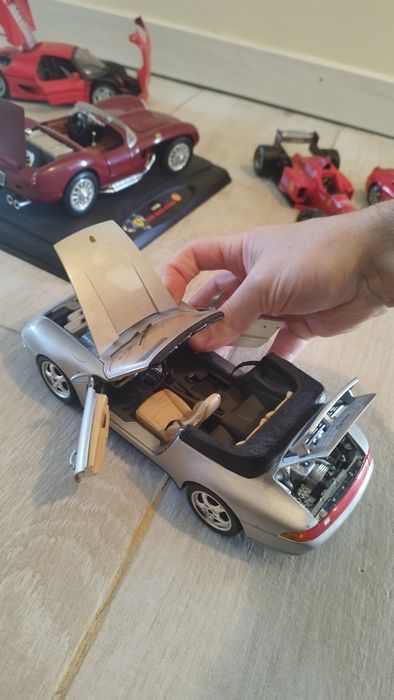 Carros de coleção Ferrari Porsche e VW