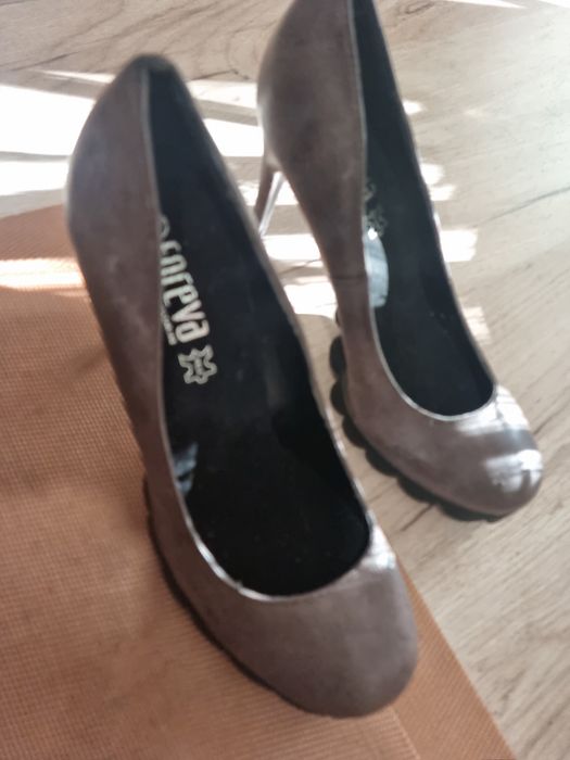 Sapatos  salto altos