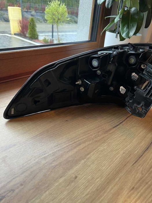 Lampa tylna lewa – Toyota Corolla E210 LED (na błotniku)