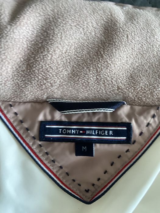 Пуховик у гарному стані, нехай комусь даре тепло і согрівае.