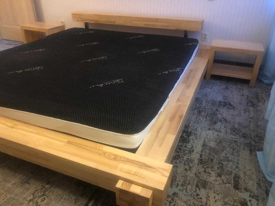 Łóżko sypialniane  dębowe z szafkami nocnymi