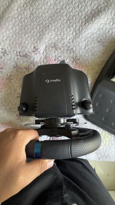Volante Logitech G29 + Pedais (PS5/PS4/PC) - Estado Novo