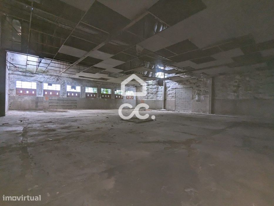 Armazém com 254m² em Gondar - Próximo da Acesso à Autoestrada e do ...