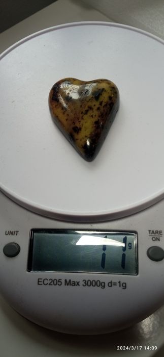 Kaboszon - Bursztyn bałtycki  - serce - 11 g