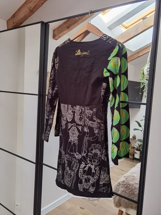 Krótka sukienka Desigual S (36) / M (38)