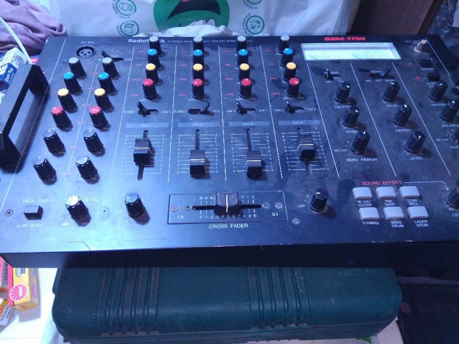 Мікшерний пульт RadioShack SSM-1750