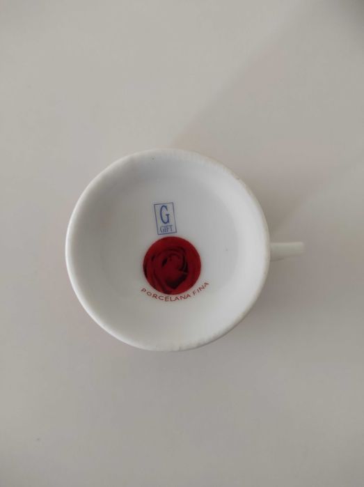 Conjunto 2 Chávenas c/Pires (porcelana fina)