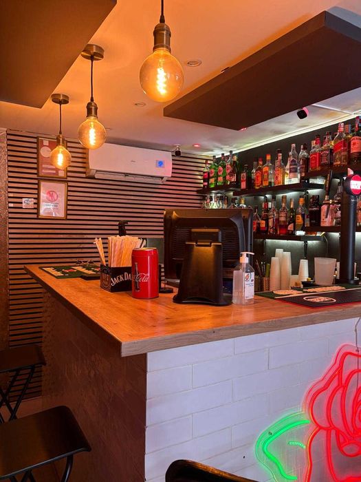 Restaurante com bar no bairro Alto