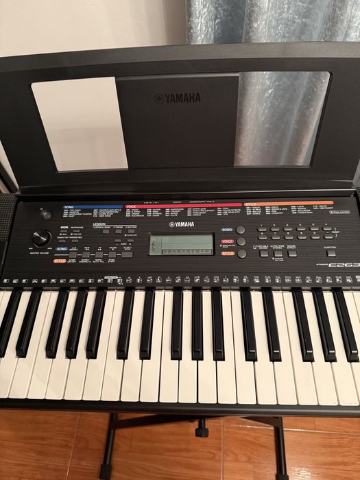 Piano com suporte