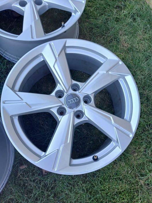 A1008. AUDI 8 x 18 ET 39 rozstaw 5x112