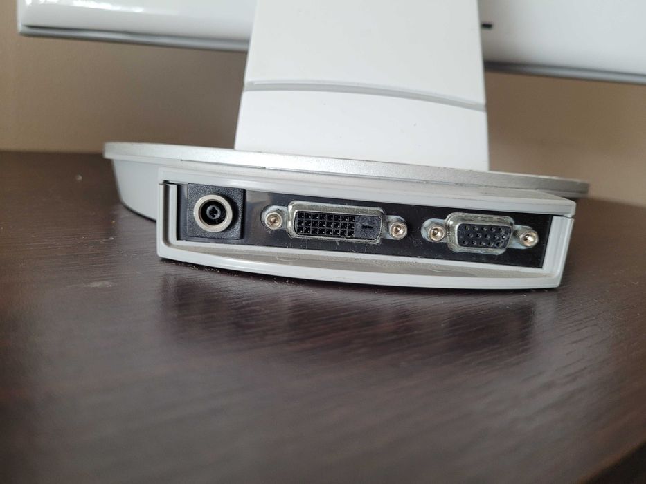 Monitor Samsung SyncMaster 173P srebrny.