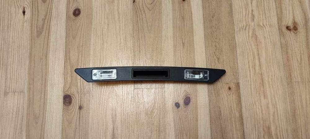 Планка кнопка багажника Підсвітка номера Audi Q7,A6C6,A4B8,A4B7,A4B6,A3 BMW X5E53 X3E83 Кашкай Nissan Qashqai Passat B6 Jett5 Touran планка багажника