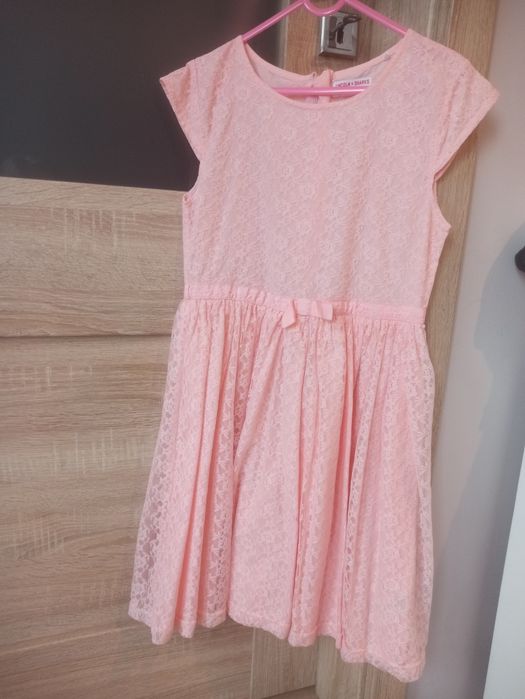 Sukienka koronkowa r. 146