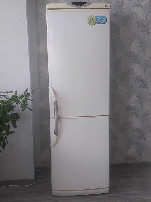 Холодильник LG GR409 No Frost двокамерний 11.90см-60см робочий в чудовому стані