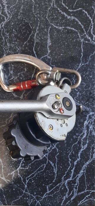 Urządzenie ratownicze do opuszczania