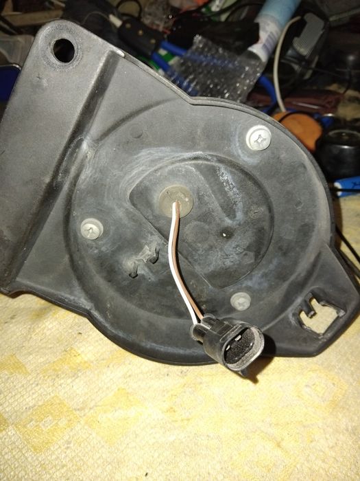 Продам проблесковый фонарь жёлтого цвета