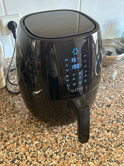 Air fryer na cor preta