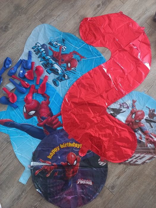 Małe i duże balony Spider-Man