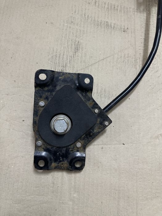 Кріплення запасного колеса hyundai santa fe 2019рік