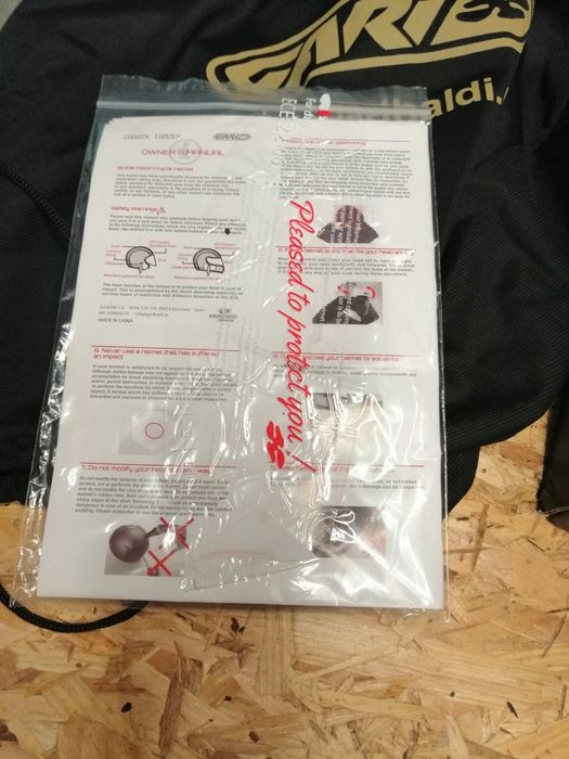 Nunca usado Capacete novo em fibra de vidro