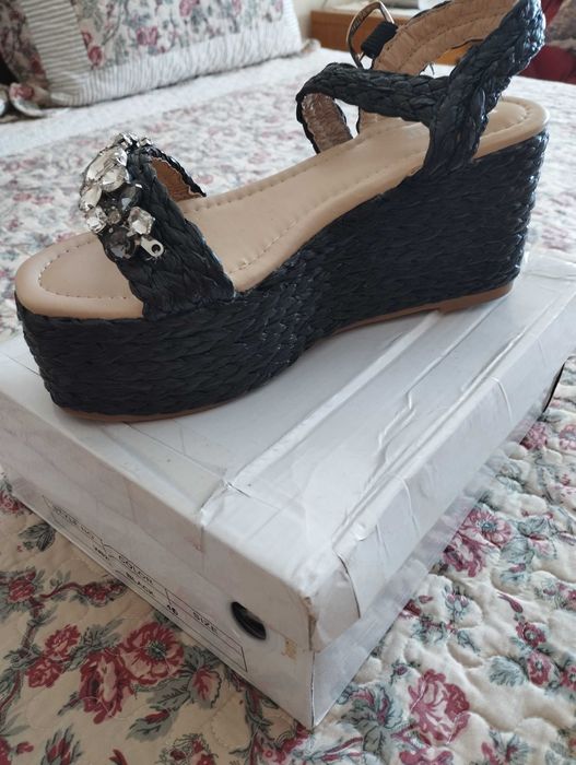 Sapatos/sandálias novas