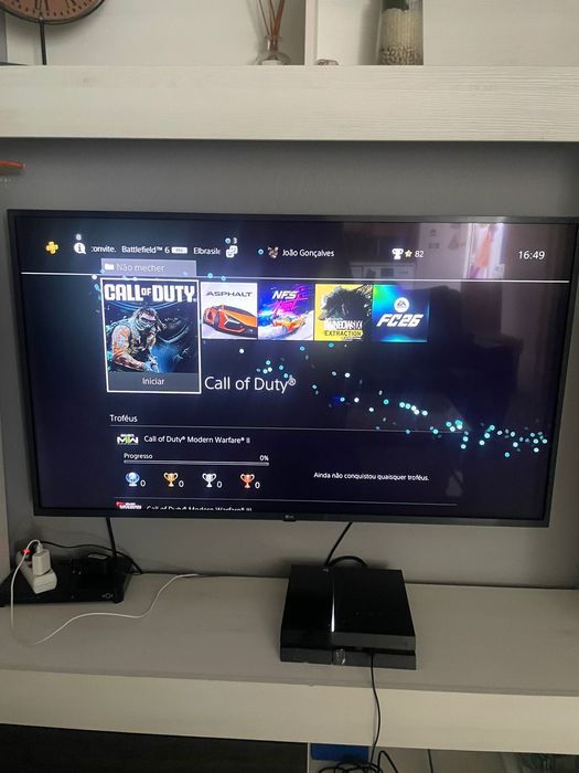 PlayStation 4 + 2 comandos e jogos