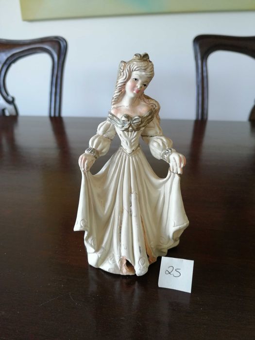 Boneca antiga em terracota