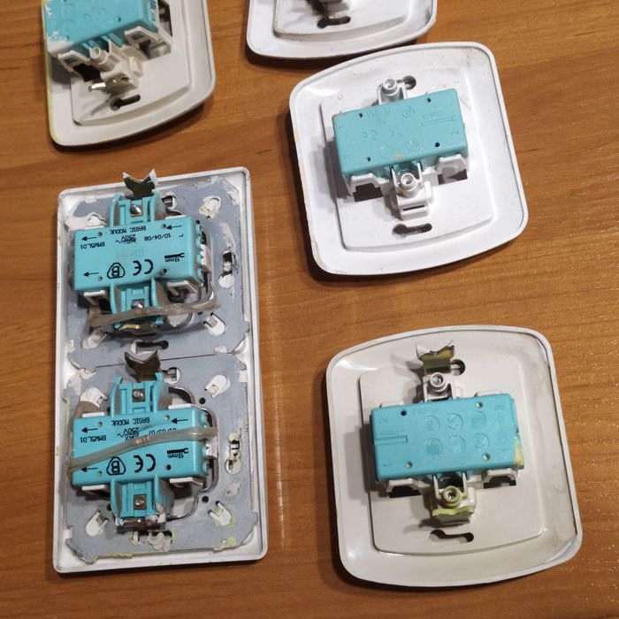 Tanio włączniki w bdb stanie hurtowo