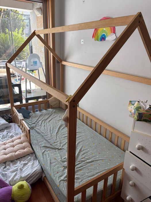 Cama Infantil Montessori Casinha  em Madeira – Bom Estado