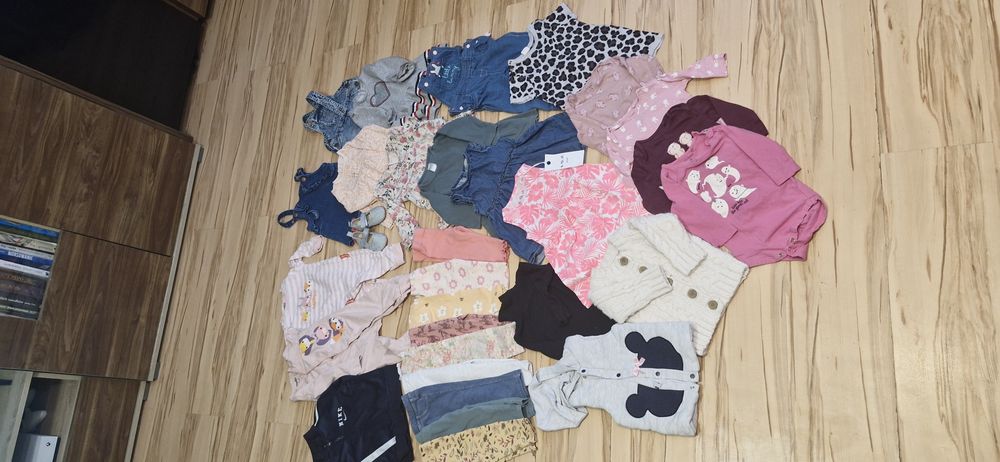 Paka ubranek dla dziewczynki 74. Super stan.