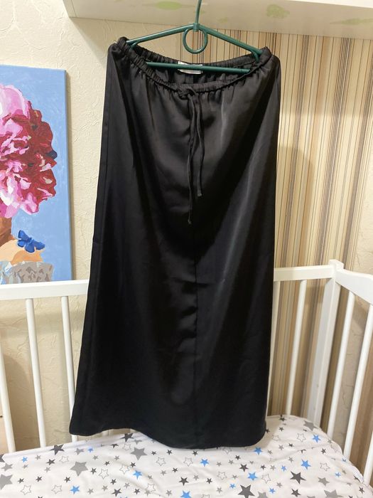 Спідниця Primark Cares • розмір 34 (UK 6) • чорна сатинова