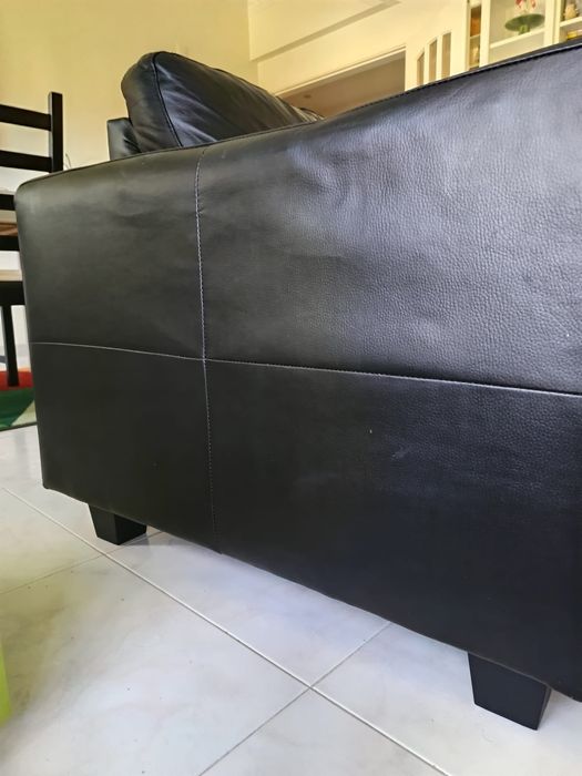 Sofá em pele IKEA