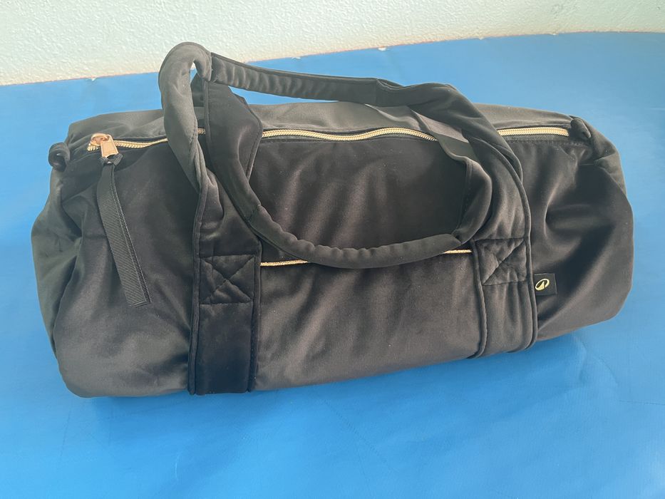 Saco preto e  dois maillots de ballet